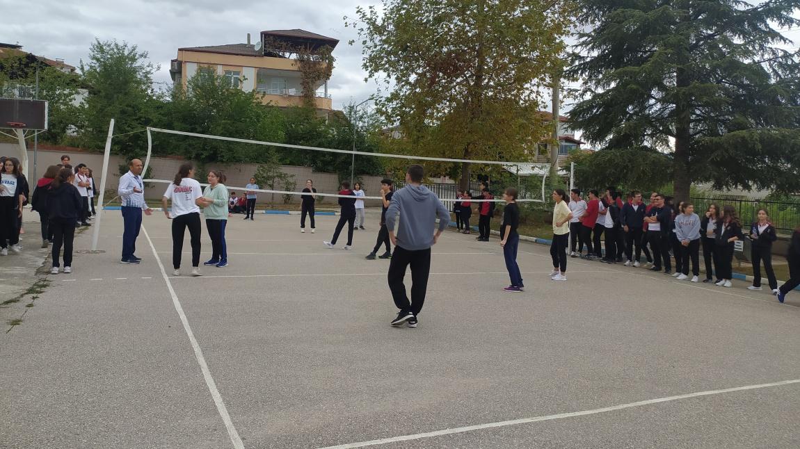 Okulumuz Öğrencilerine Yönelik Voleybol Turnuvası Düzenlendi